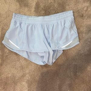 Lululemon hotty hot 2.5" shorts